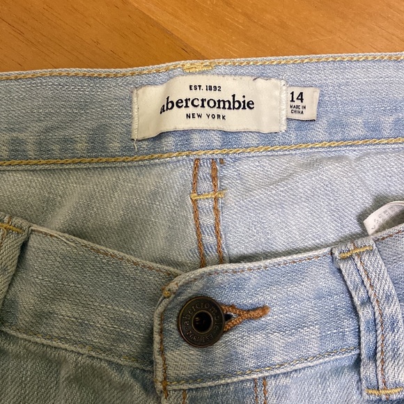 Kids size 14, fits like XS women Abercrombie Jean Tipped Shorts - Picture 2 of 4